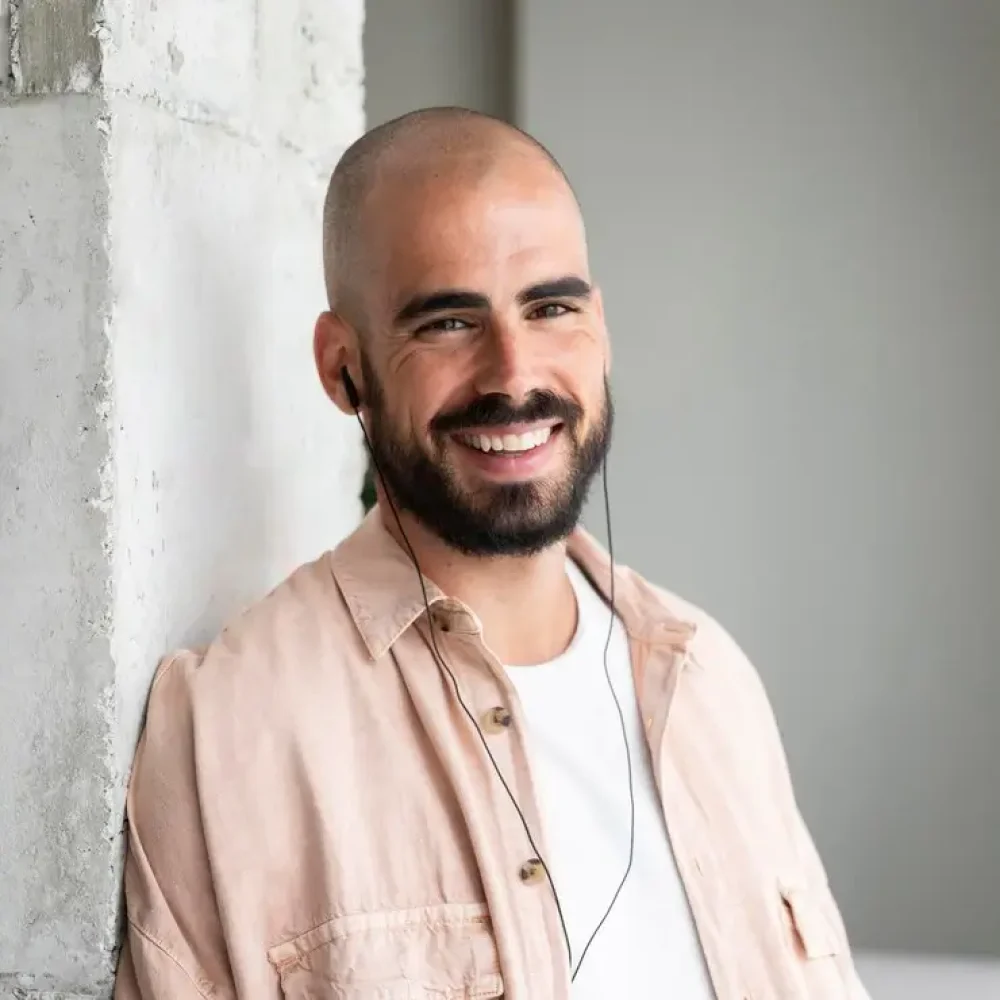 smiley-man-wearing-headphones_23-2148718046